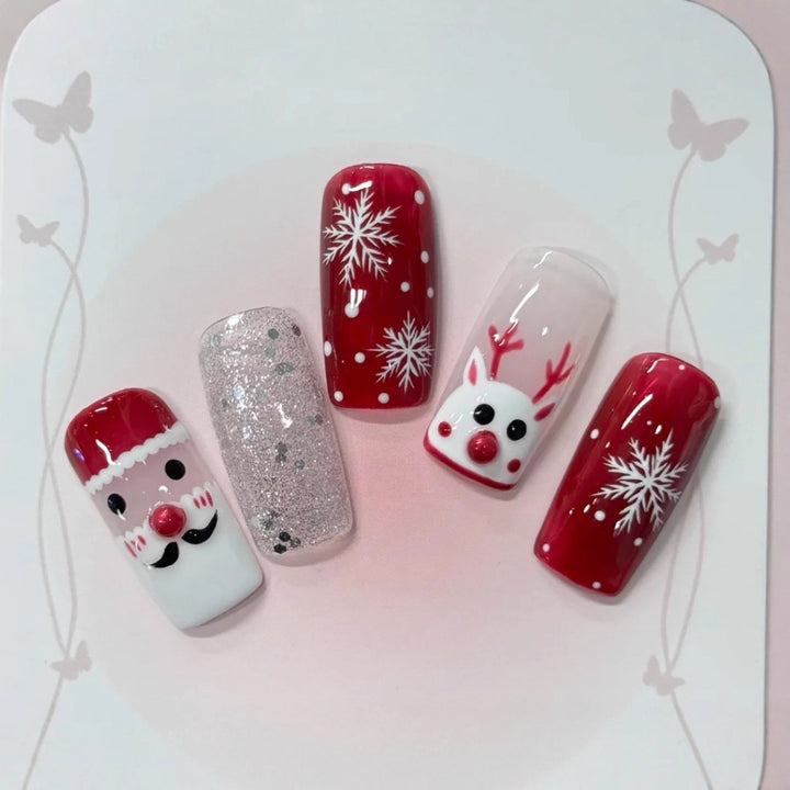 Festive artificial nails in Christmas design Bowlift