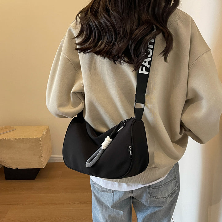 Fashionable shoulder bag with adjustable carrying strap Bowlift