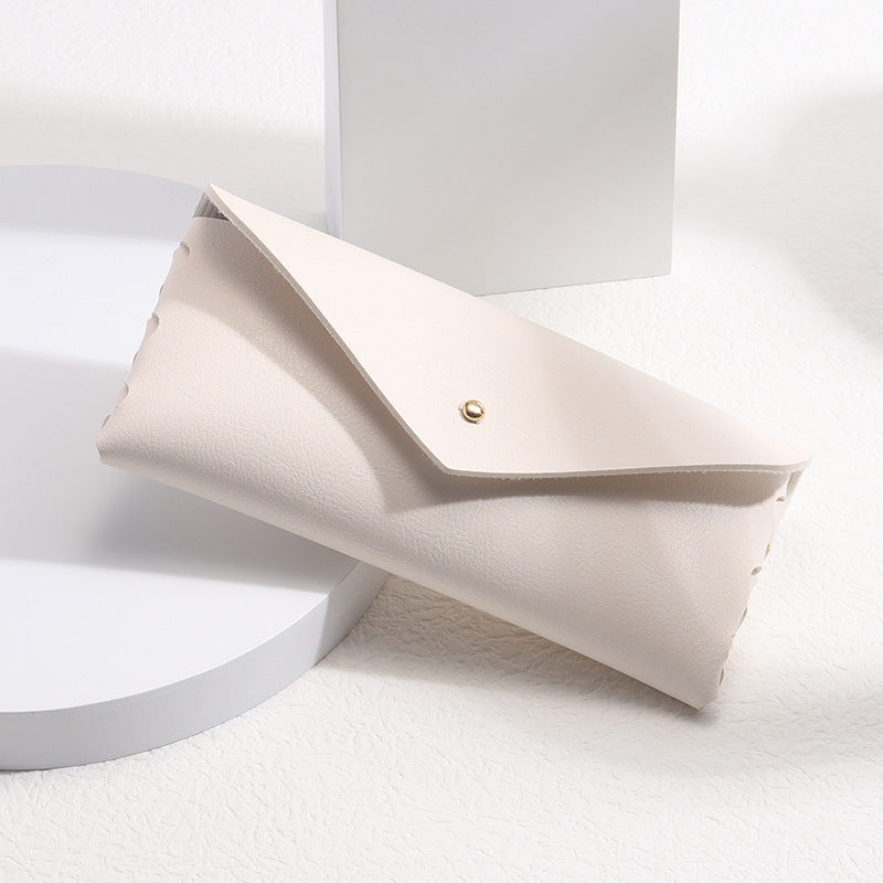 Elegant Phone Case in Minimalist Leather Design Bowlift