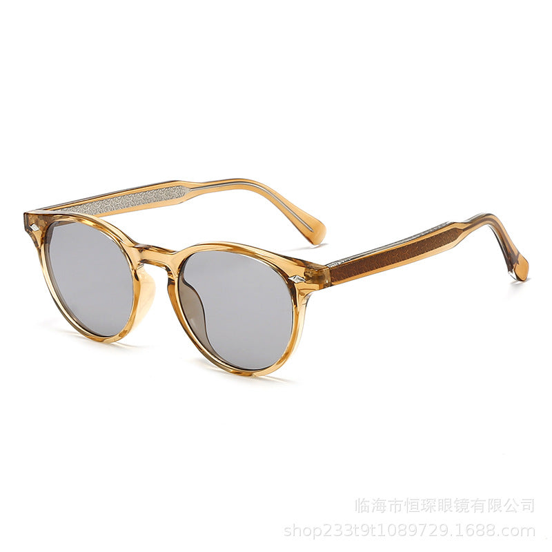 Women round sunglasses in stylish retro design Bowlift