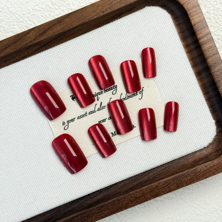 High-gloss artificial nails with modern design Bowlift