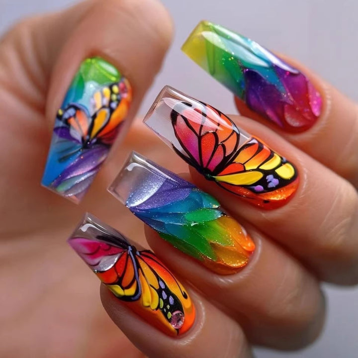 Elegant Artificial Nails with Detailed Gold Decorations Bowlift