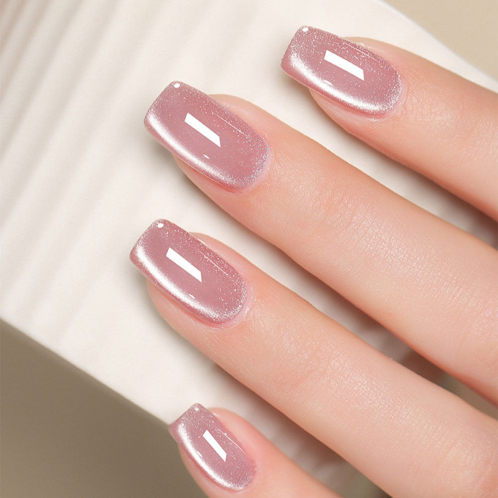 Shiny artificial nails with soft pink effect Bowlift