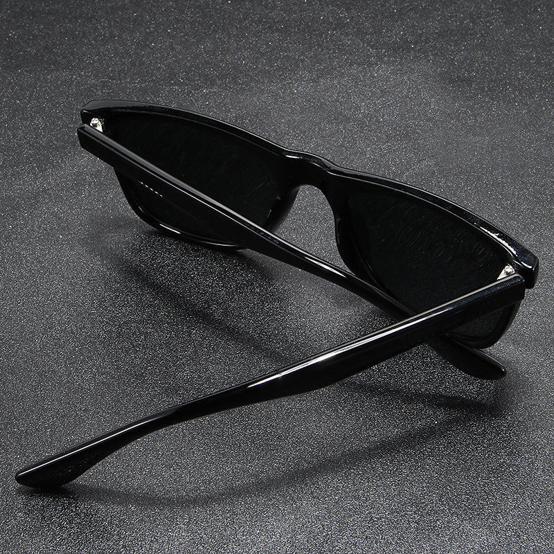 Women's sunglasses in striking vintage style Bowlift