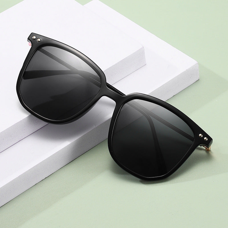 Women's fashionable oversized sunglasses with sturdy frame and UV protection Bowlift