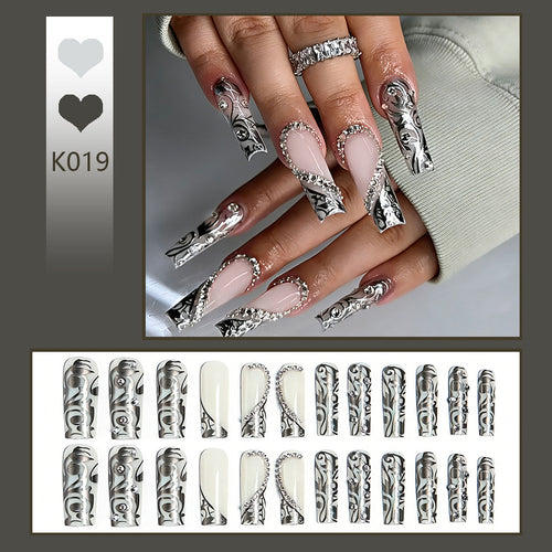 Elegant artificial nails with stylish embellishments Bowlift