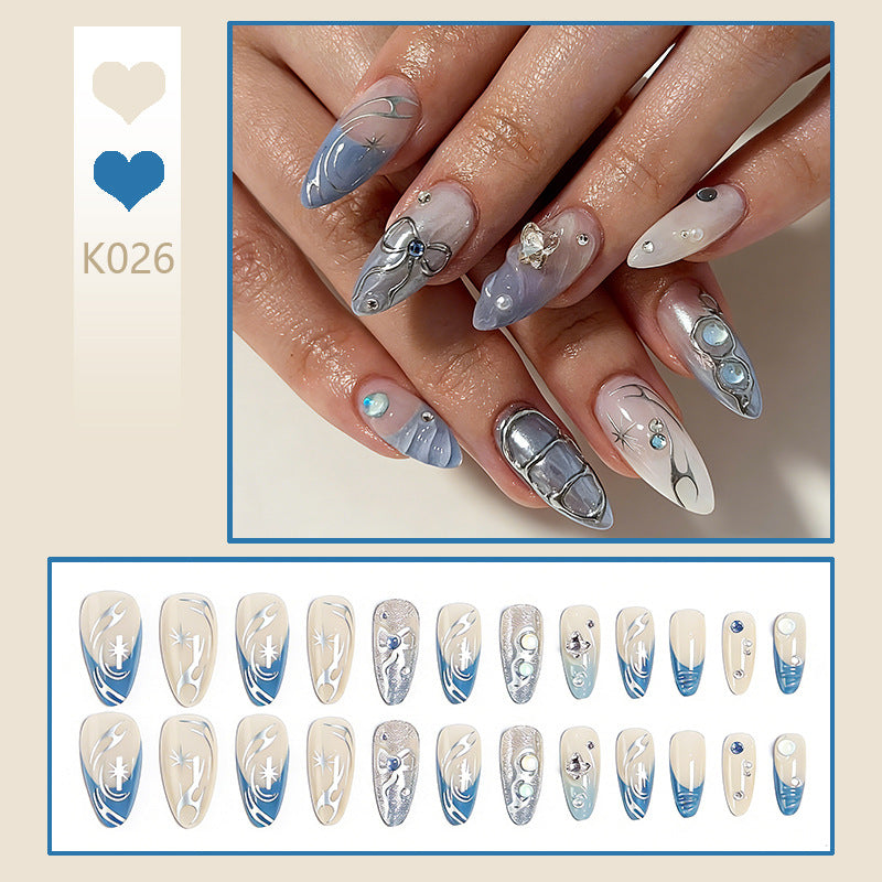 Nail art set with glamorous 3D decorations and elegant accents Bowlift