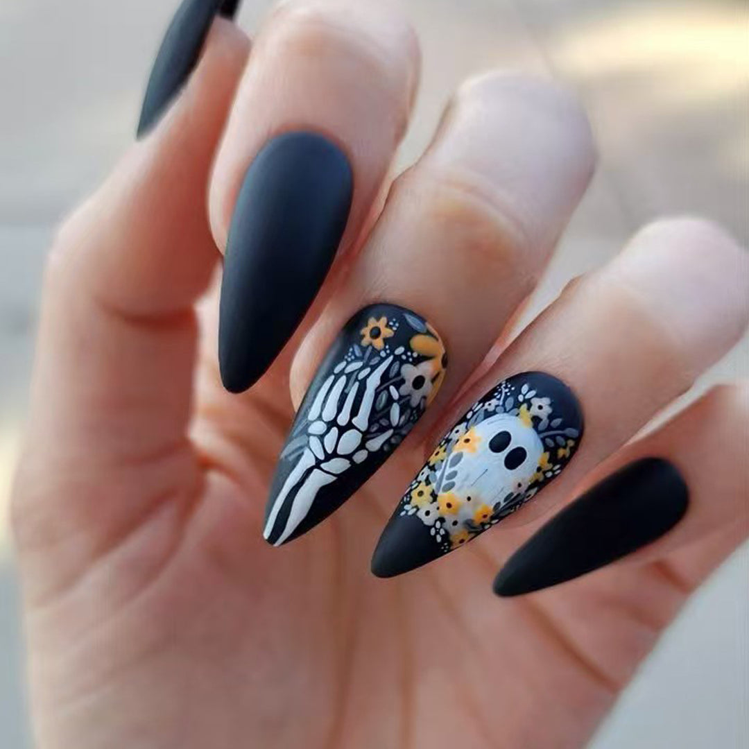 Art Nails in Creative Skull Design Bowlift