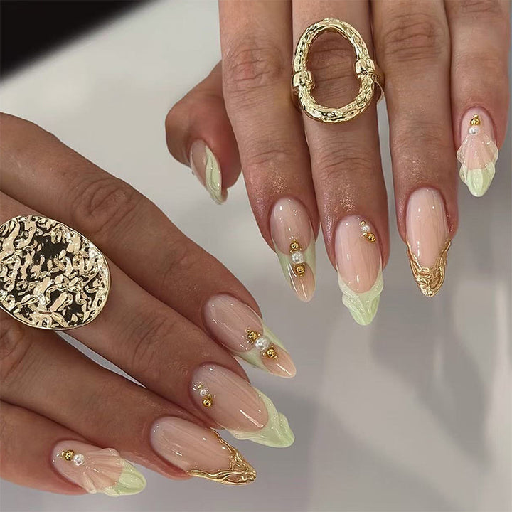 Nail Art Set with Floral and Golden Accents Bowlift