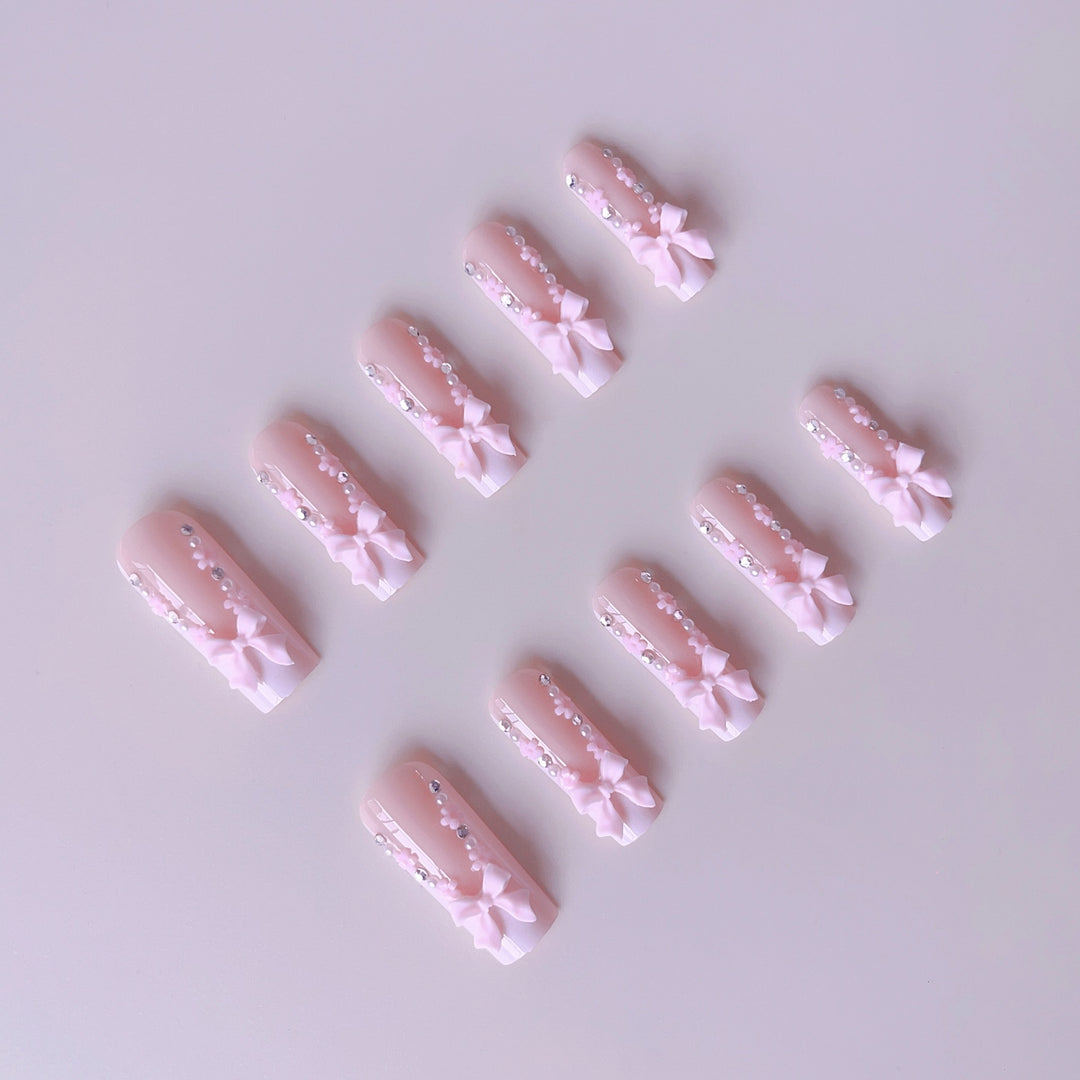 Nail set with elegant 3D flower and pearl decorations Bowlift