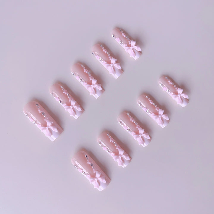 Nail set with elegant 3D flower and pearl decorations Bowlift