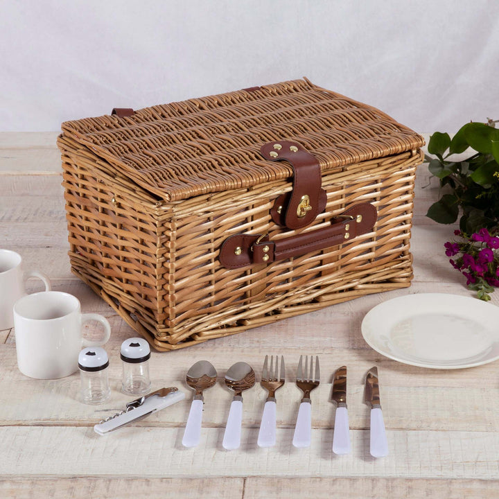 Women's picnic basket with integrated dish set and decorative inner lining Bowlift