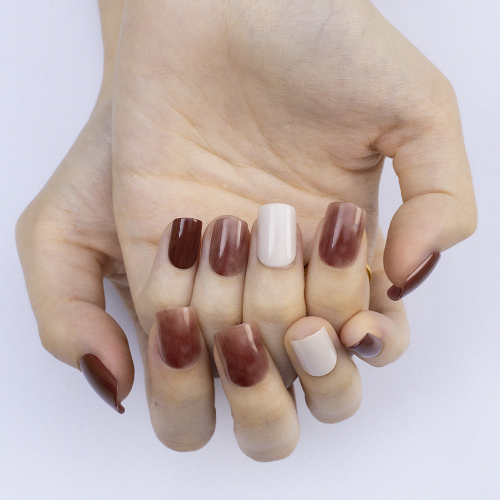 Nail set with elegant ombre design Bowlift