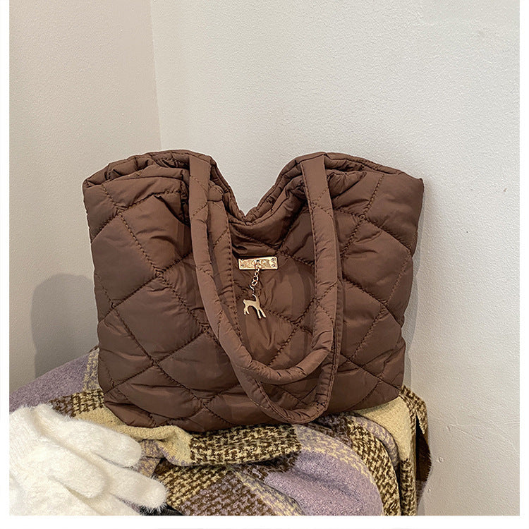 Stylish quilted tote bag Bowlift