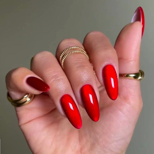 Artificial nails in elegant almond-shaped tips Bowlift