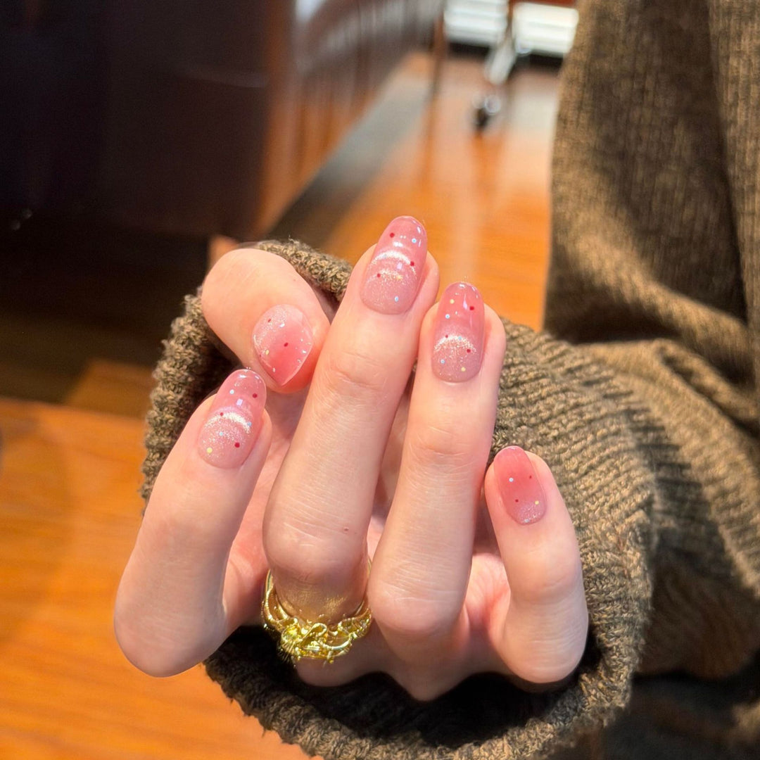 Artificial nails with glamorous glitter effect Bowlift