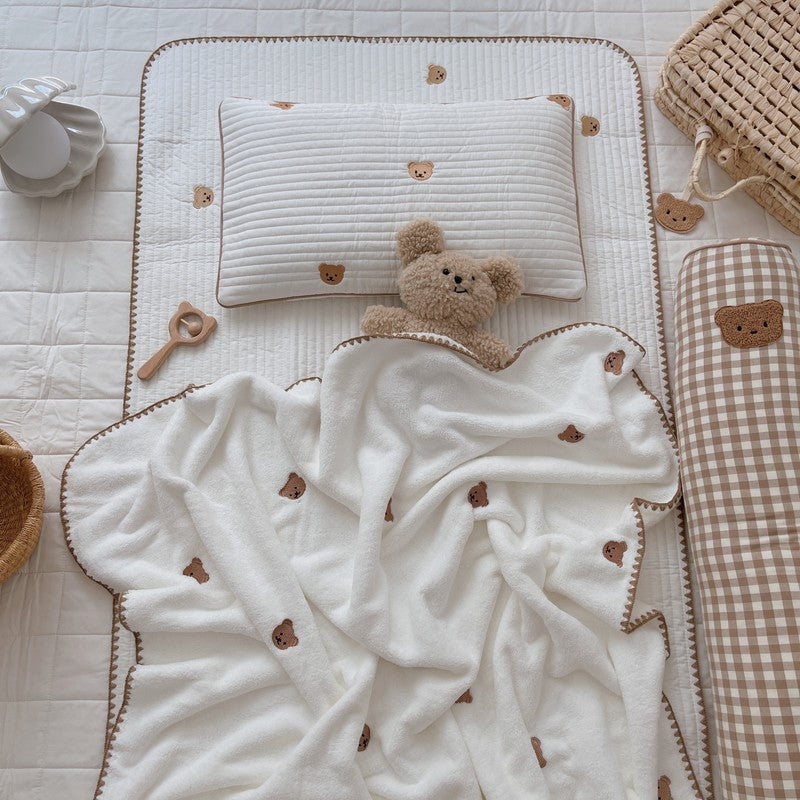 Unisex cuddly blanket with sweet bear motifs Bowlift