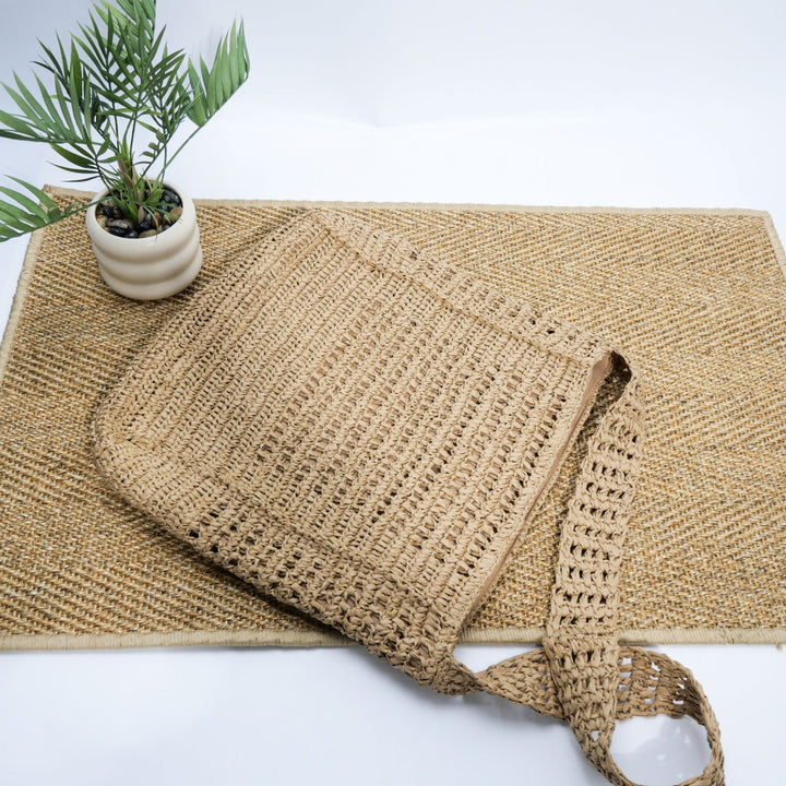 Shoulder bag made from natural materials Bowlift