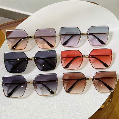 Ladies fashionable square sunglasses with polarized lenses Bowlift