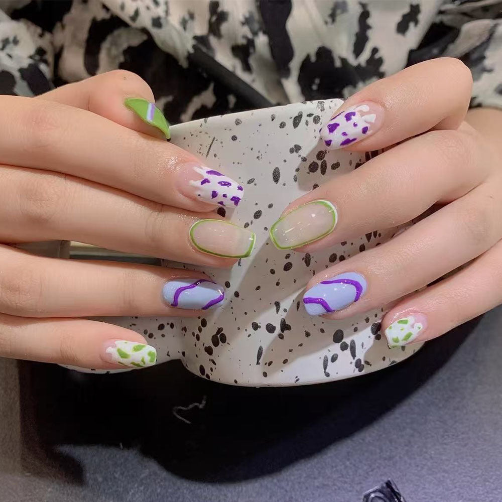 High-gloss artificial nails with rose effect Bowlift