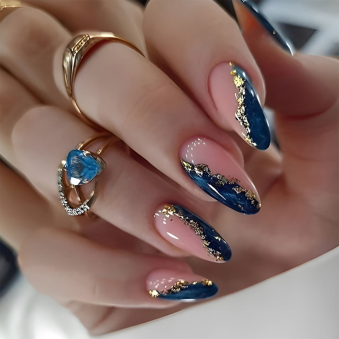 Artificial nail set with luxurious golden embellishments and elegant details Bowlift