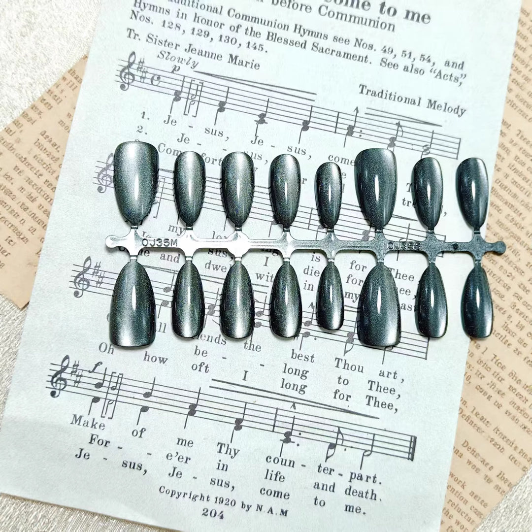 Shiny artificial nails Bowlift