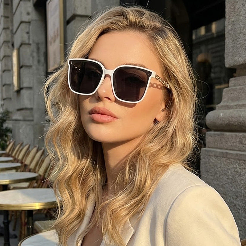 Women's Fashion Sunglasses with Elegant Chain Frame Bowlift