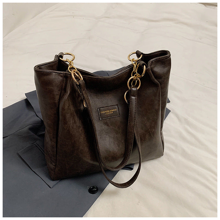 Luxurious Vintage-Inspired Handbag Bowlift