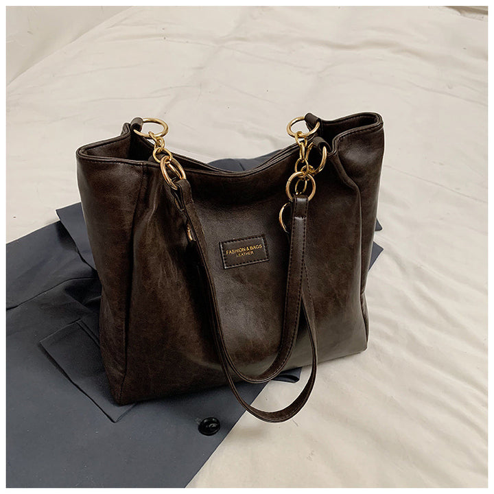 Luxurious Vintage-Inspired Handbag Bowlift