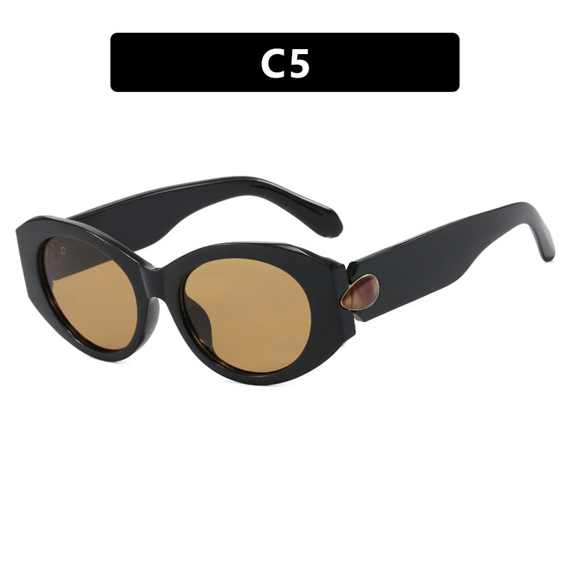Women elegant sunglasses with stylish contours Bowlift