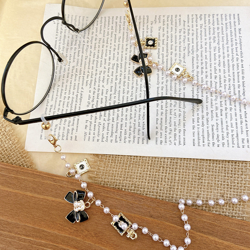 Fashionable glasses holder chain with pearls and pendants Bowlift