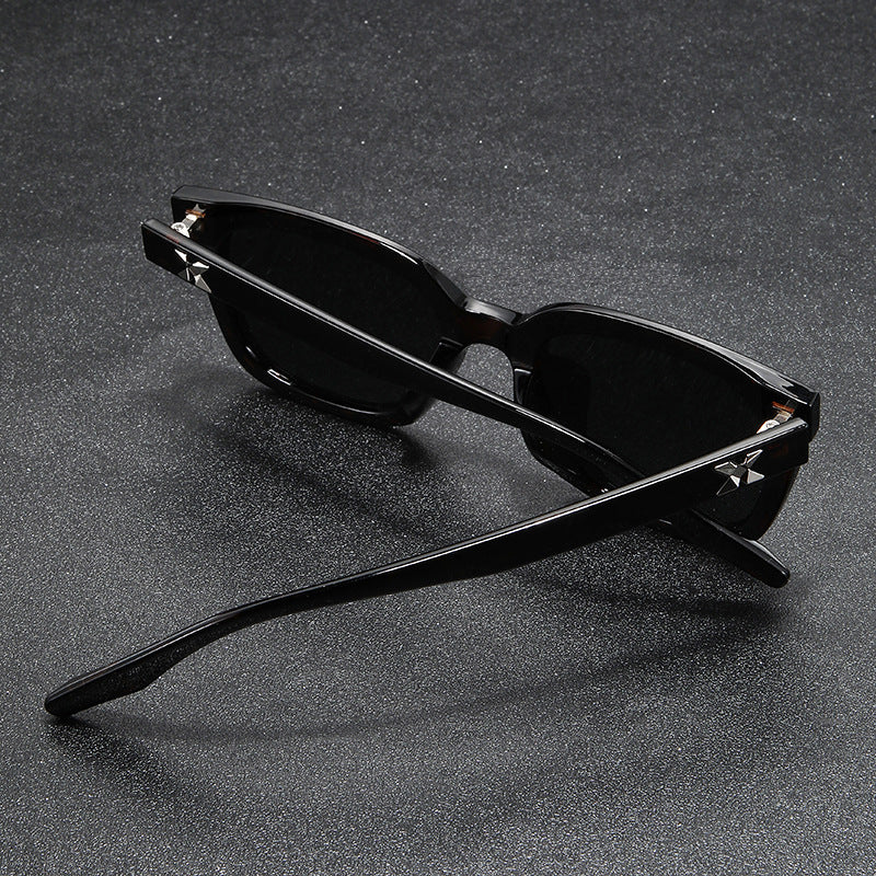 Ladies fashionable sunglasses in square design with high-quality UV protection Bowlift