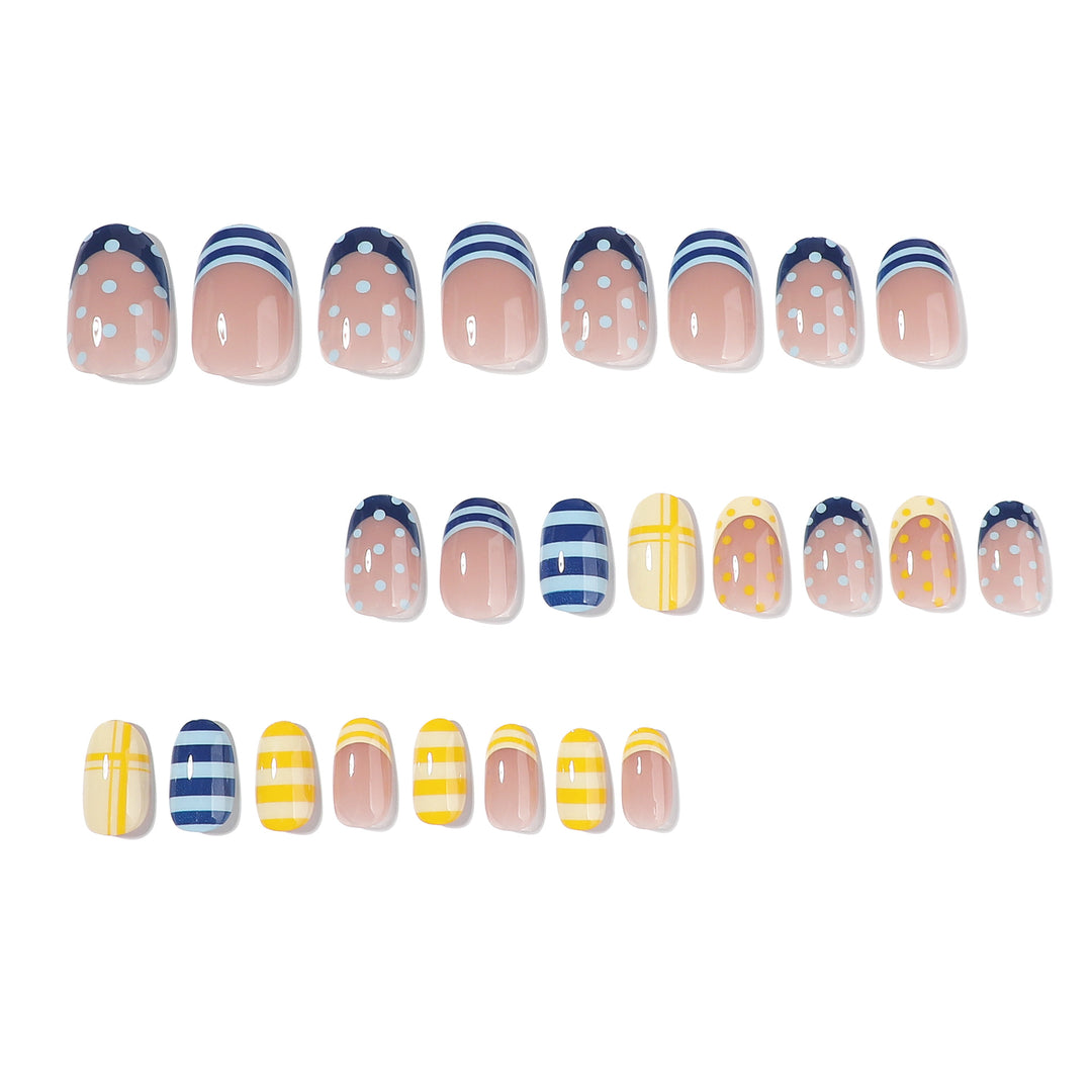 Creative Nail Art in Elegant Pattern Bowlift