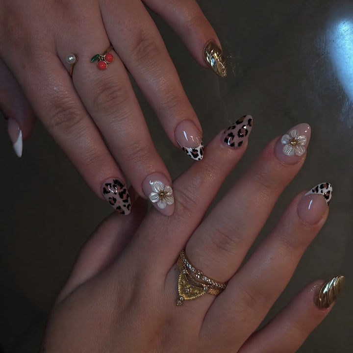 Creative Nail Art Set with Floral and Animal Accents Bowlift