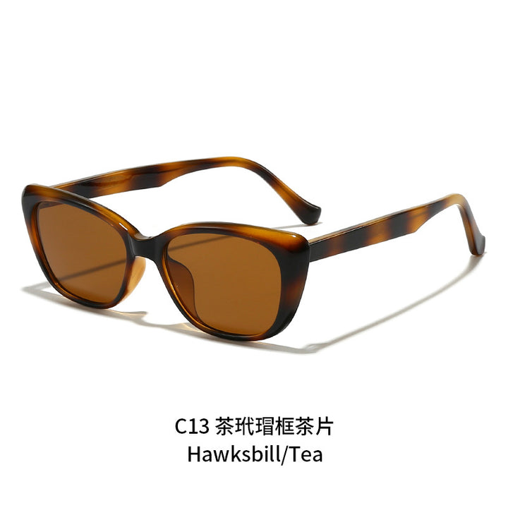 Ladies elegant sunglasses in modern cat-eye style Bowlift