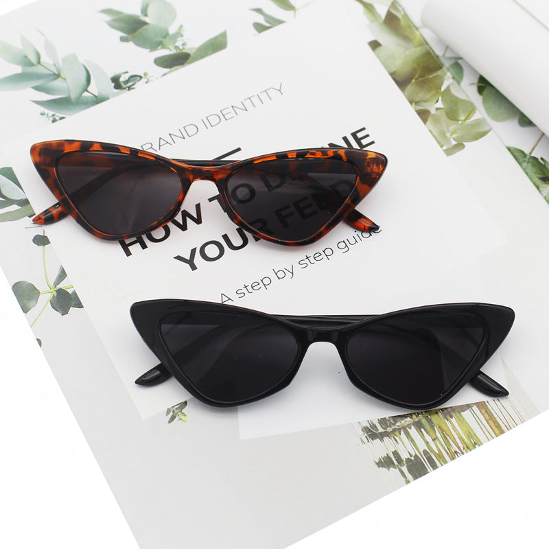 Women's Cat-Eye Sunglasses with Carefully Designed Frame Bowlift
