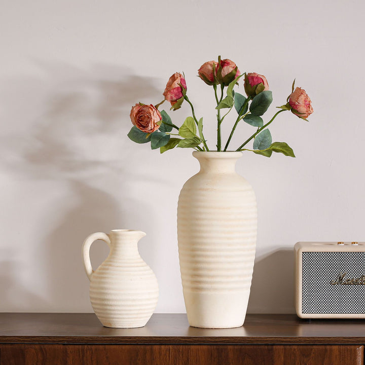 Handcrafted ceramic vase with ribbed structure Bowlift