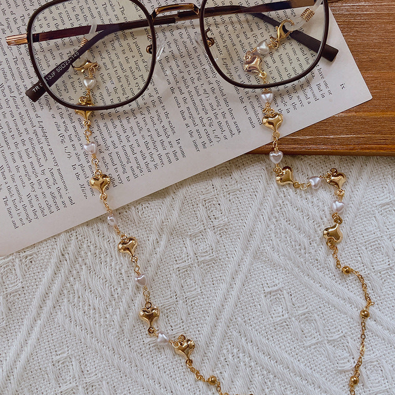 Fashionable necklace with pearls and golden accents Bowlift