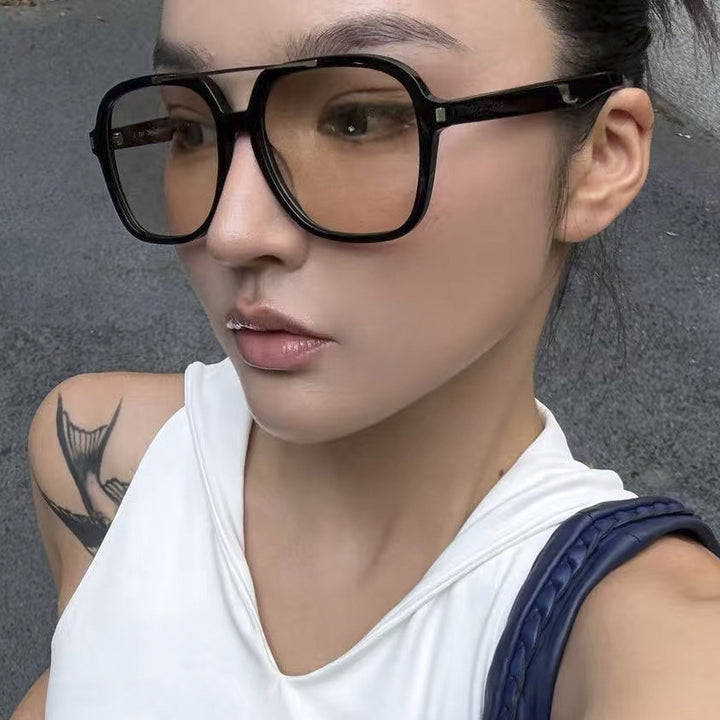 Women's square sunglasses with protective UV filter and elegant frame Bowlift