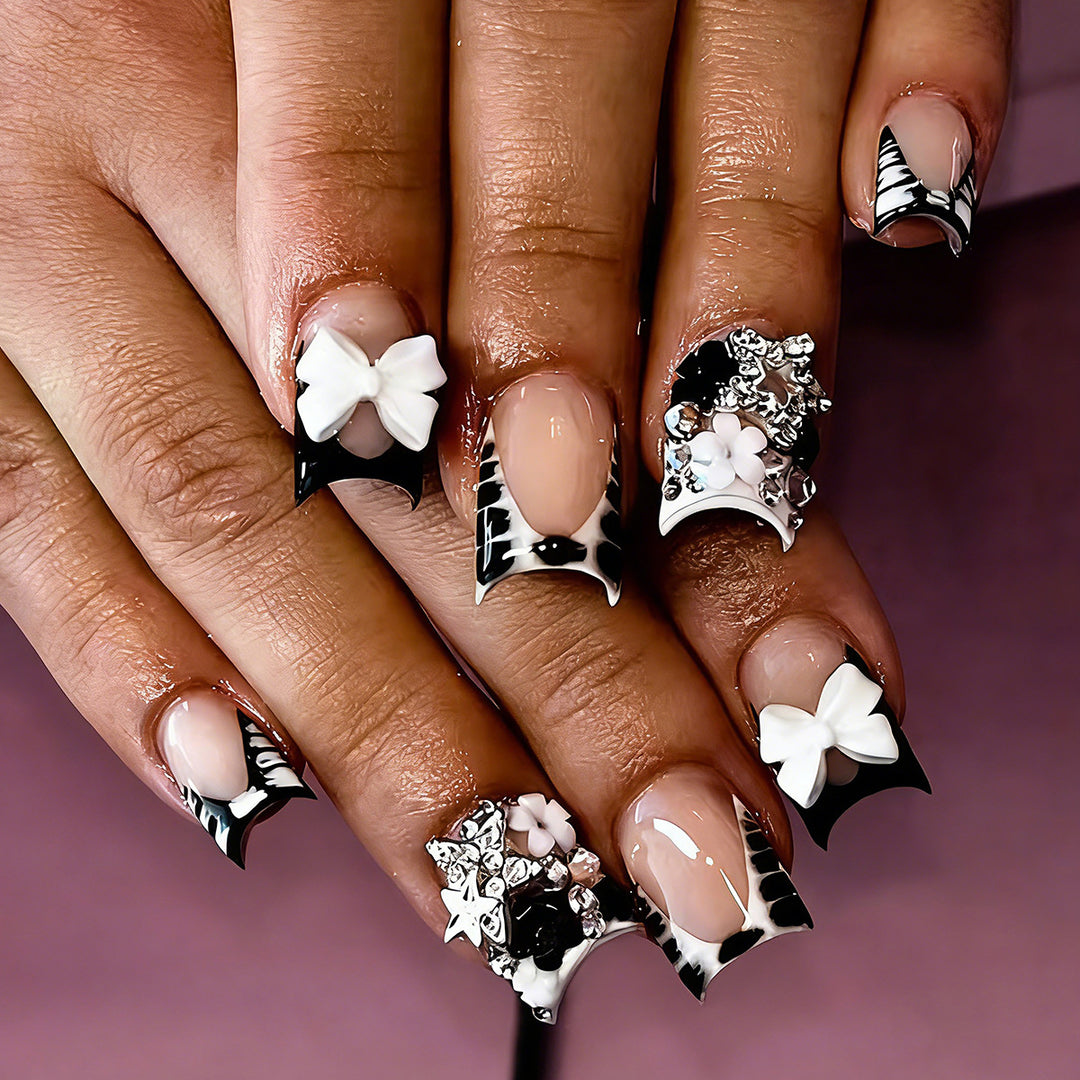 Acrylic nail set with glamorous golden accents Bowlift