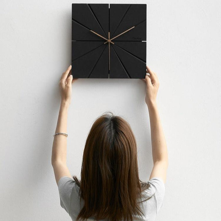 EchoTime - Wall clock with silent sweep Bowlift