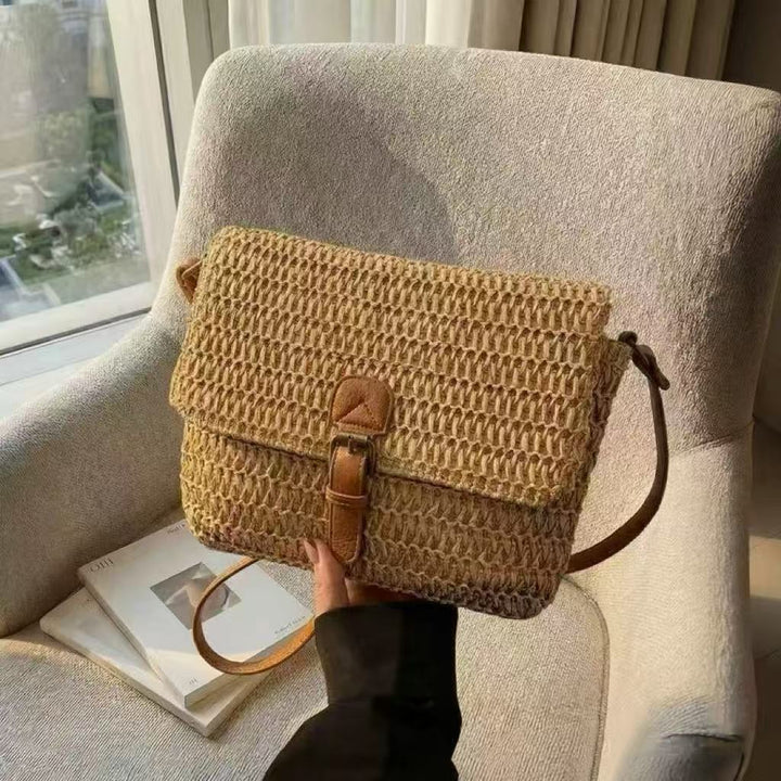 Handbag made of braided natural material with adjustable shoulder strap Bowlift
