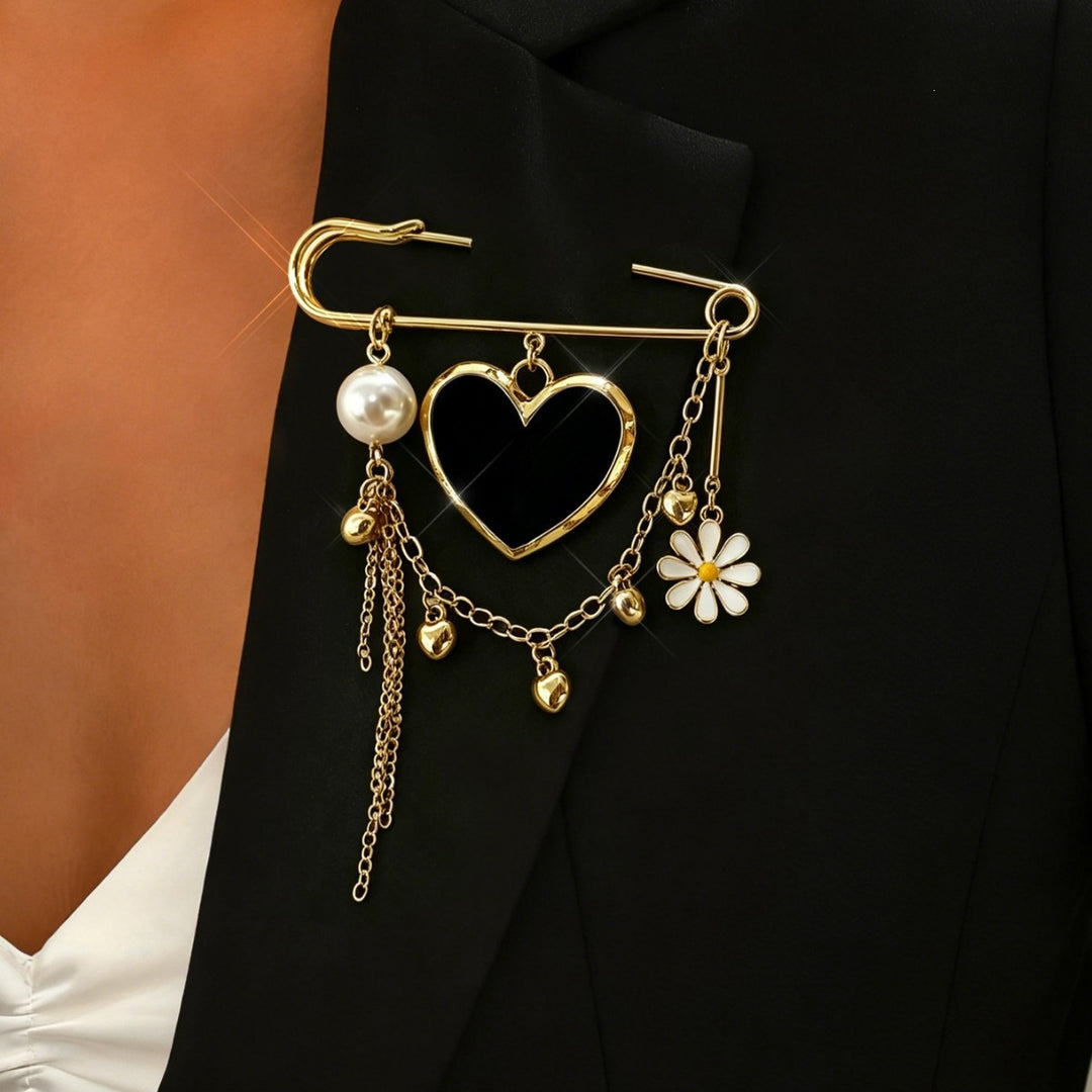 Elegant safety pin pendant Bowlift