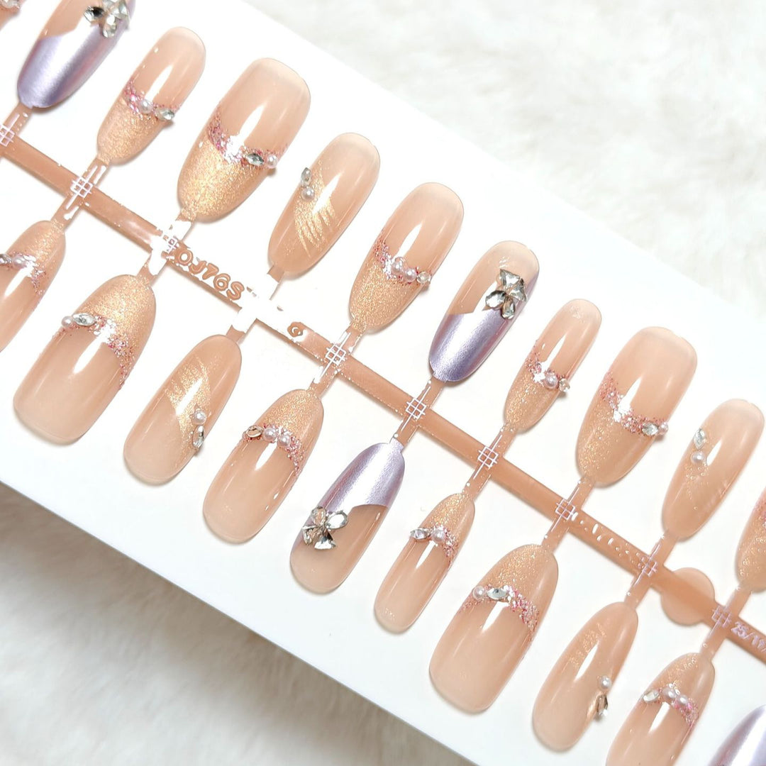 Luxury artificial nails with elegant accents Bowlift