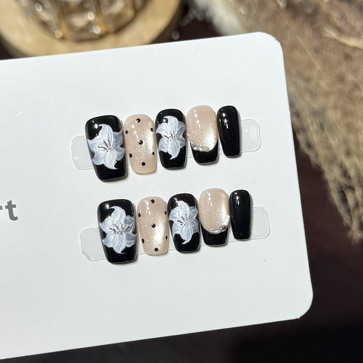 Decorative Floral Press-On Nails Bowlift