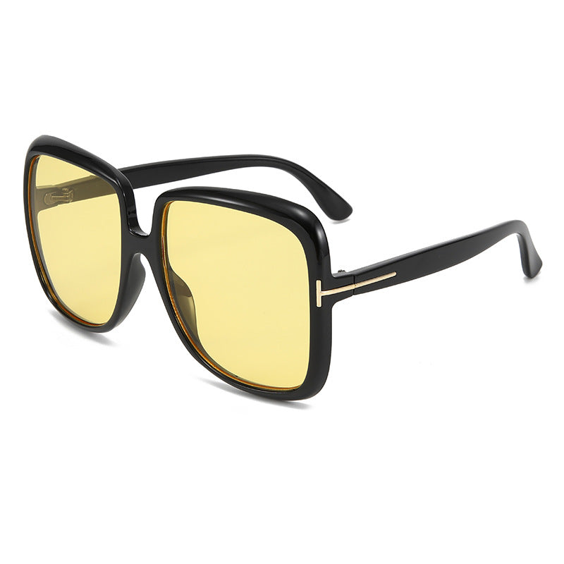 Women elegant oversized sunglasses with delicate frame Bowlift