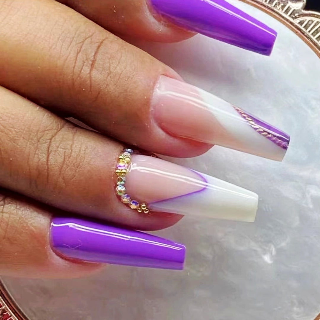 Artificial nails with stylish geometric accents Bowlift