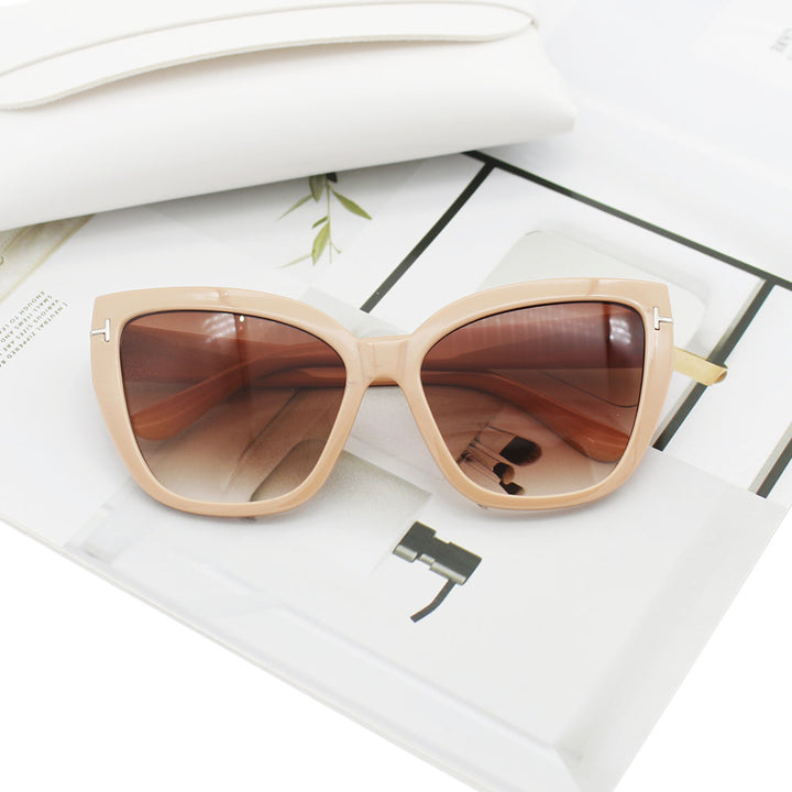 Women's Cat-Eye Sunglasses with Elegant Accents Bowlift