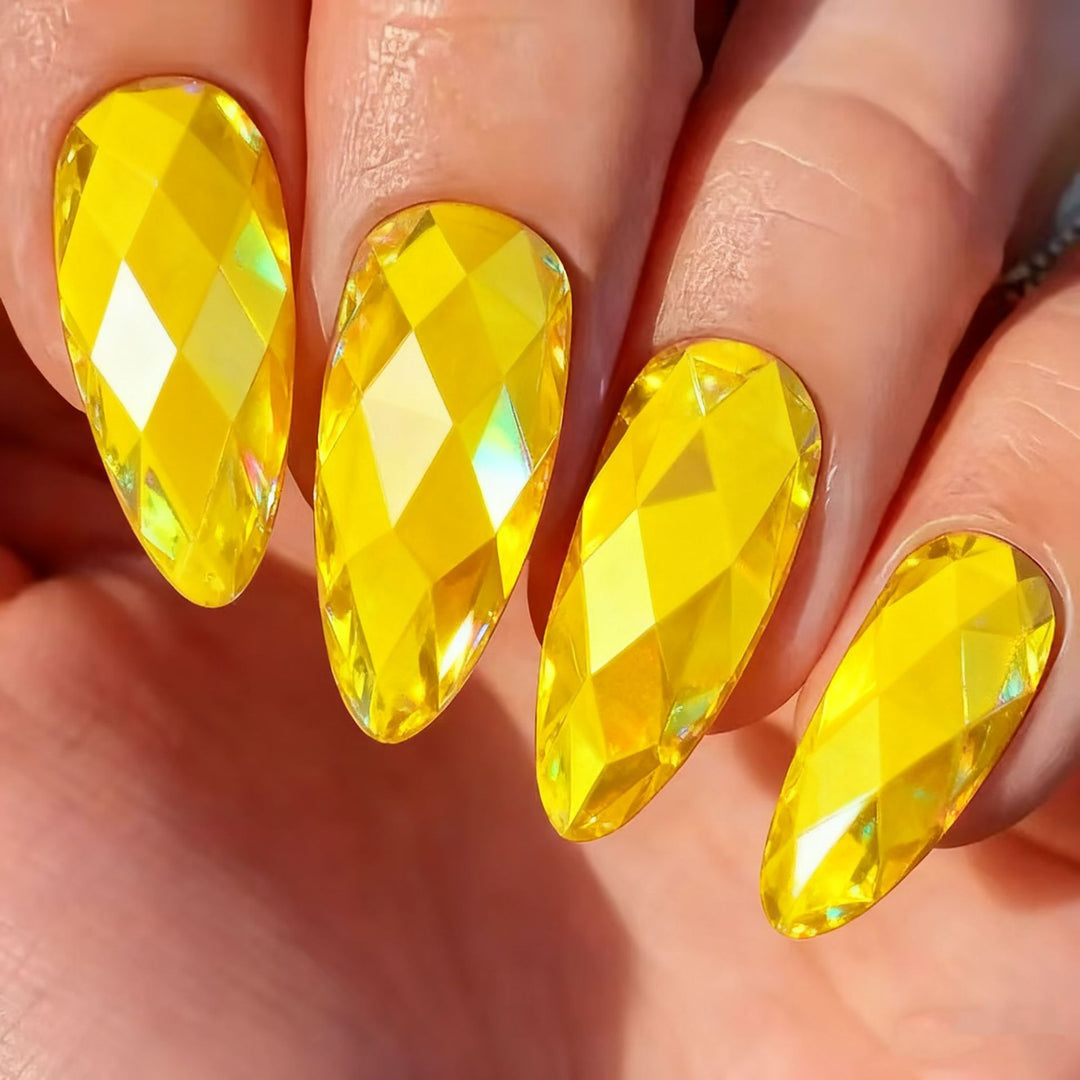 Eye-catching 3D art nails in crystal design Bowlift