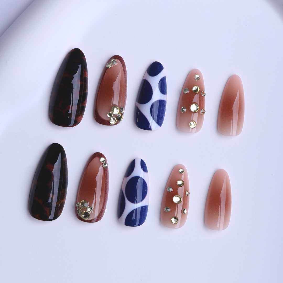 Artificial Stiletto Fingernails with Extravagant Design Bowlift